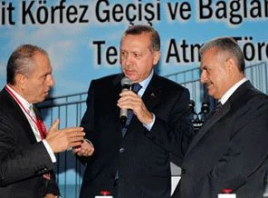 Otoyolun temelini attı, '5 yıl' pazarlığı yaptı