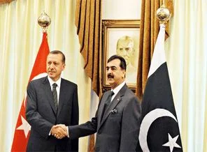 Pakistan'da Başbakan'a suikast girişimi