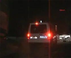 Polis lojmanlarında 3 araç kundaklandı