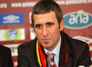 Rijkaard gitti Hagi geldi