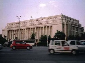 Romanya'da hükümet gensoruyu atlattı
