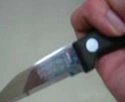 Saati sordu bıçağı yedi!