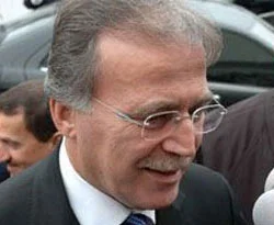 Şahin'in uzaklardan konuğu var
