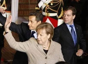 Sarkozy-Merkel-Medvedev, Fransa'da buluştu