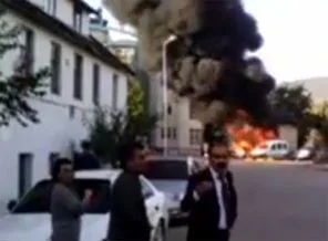 Tunceli'de trafo patladı: 4 araç yandı