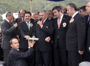 Türkiye'nin en uzun tünelinin temeli atıldı