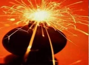 Üstünde taşıdığı bomba yürürken patladı