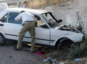 Yolda biriken su kazaya neden oldu