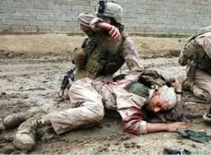 Afganistan'da İngiliz bomba uzmanı vuruldu