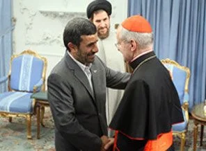 Ahmedinejad'dan Papa'ya: Putlara başkaldır!