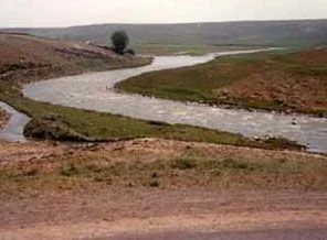 At arabasıyla çaya düşen genç bulunamadı