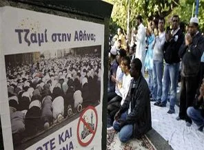 Atina'da Müslüman göçmenlere saldırı