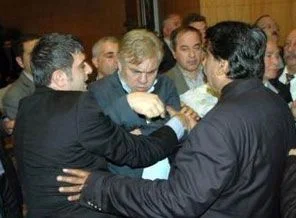 Baykal'ın zirvesinde kavga çıktı