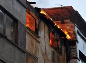 Beyoğlu'da korkutan yangın