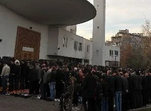 Bosna'da Müslümanlar camilere akın etti