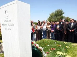Bülent Ecevit mezarı başında anıldı