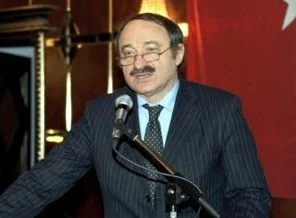 Burhan Felek'in açılışını Bakan Özak yaptı