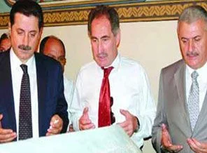 Çelik ve Yıldırım Arafat'ta yemek dağıttı