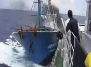Çin ve Japonyayı geren gemi çarpışması!