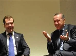 Erdoğanın yolunda gidiyor