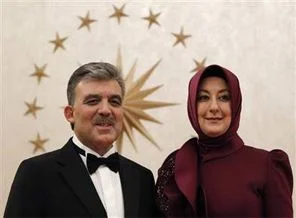 First Lady ilkokulda türbana karşı