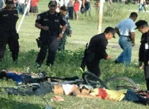 Futbol sahasına silahlı baskın: 14 ölü