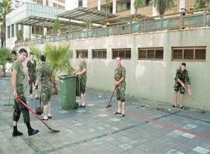 'Hâkim çay getir!' diyen komutana dava açtı