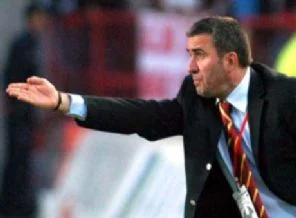 Hagi: Kazanmalıyız