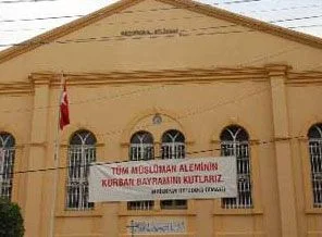 Hıristiyan cemaati pankartla bayram kutladı