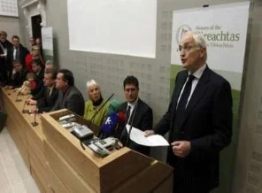 İflas eden İrlanda'da şimdi de siyasi kriz