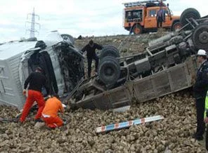 Kamyonun freni boşaldı: 2 ölü
