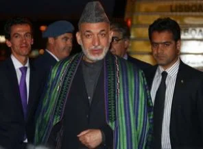 Karzai Batı'dan uzaklaşıyor mu?