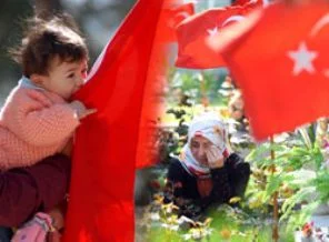 Şehitliklerde buruk bayram