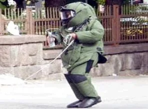 Şüpheli çantadan kıyafet çıktı