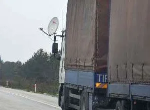 TIR'ına çanak anten taktı