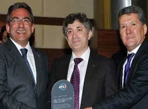 Türkiye'nin ilk kol nakli operasyonuna ödül