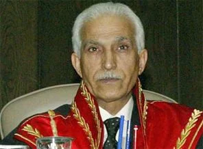 Yalçınkaya'nın kapatma-başörtü yorumu