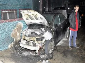 20 otomobil aynı anda kundaklandı