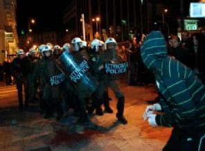 Anma töreninde çatışma: 3 yaralı