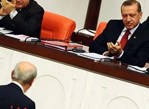 Bahçeli'nin jestine jest