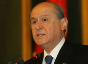 Bahçeli'nin konvoyunda kaza
