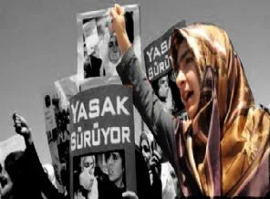 Başörtüsü eylemcileri meydanlarda