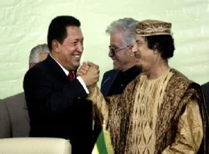 Chavez, Kaddafi'nin hediye çadırına taşınacak