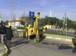 Çöken yolun altından çete çıktı
