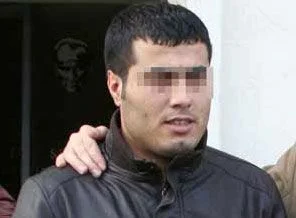 'Dur' ihtarına uymayan araba, 2 polisi yaraladı