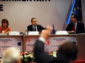 Egemen Bağış'a CHP'li Sevigen'den hediye