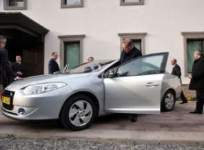 Elektrikli otomobilin ilk müşterisi başbakan