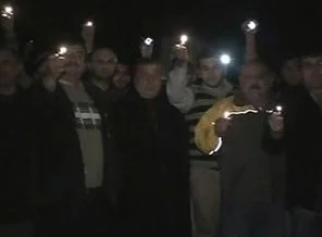 Elektriksiz kalan mahalleli isyanda