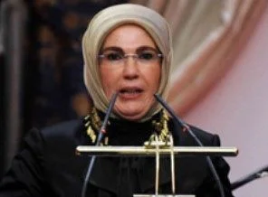 Emine Erdoğan 'kerbela' adlı oyunu izledi