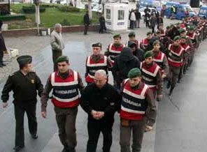 Eski milletvekili ve 21 zanlı serbest